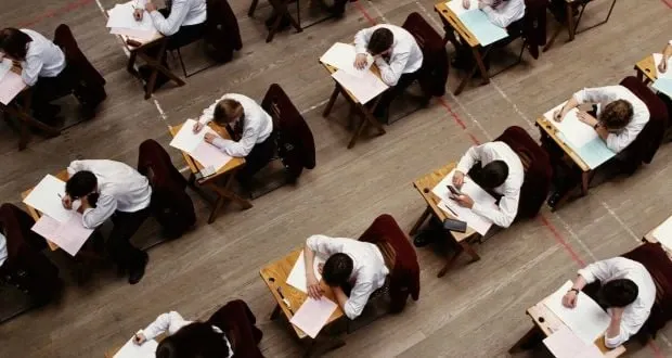 Vremuri noi, examene vechi